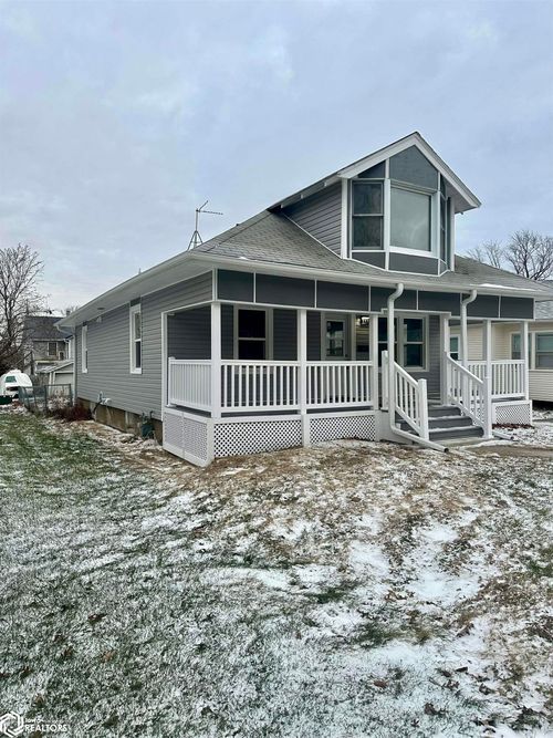 211 Grandview Ave, Ottumwa, IA, 52501-1312 | Card Image