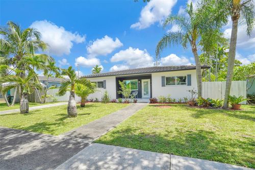 240 Nahkoda Dr, Miami Springs, FL, 33166-4420 | Card Image
