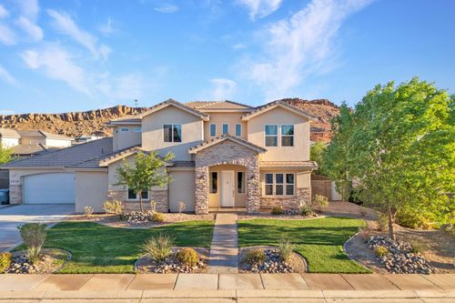 3216 E Holly Dr, St George, UT, 84790-1371 | Card Image