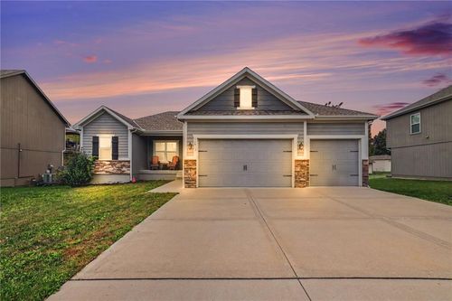 12419 Live Oak Cir, Peculiar, MO, 64078-2583 | Card Image