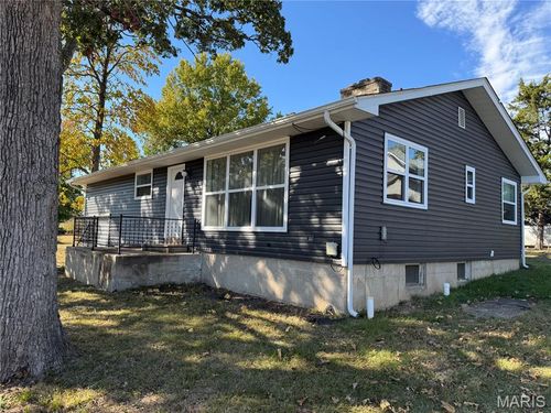11 W 6th Street, Gerald, MO, 63037 | Card Image