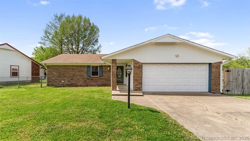 1208 Colonial Dr, Pryor, OK, 74361-7620 | Card Image