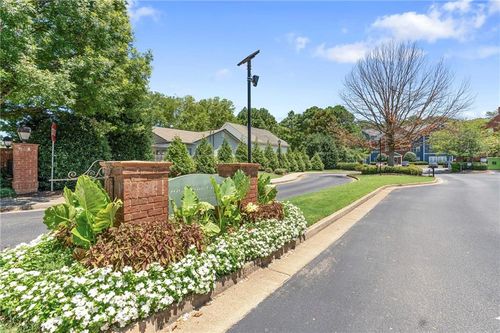 unit-311-3300 Dogwood Dr, Hapeville, GA, 30354-1484 | Card Image