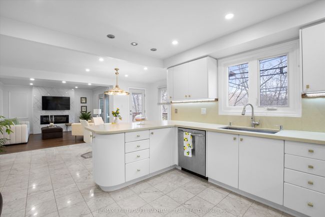 1 Bronte Rd, House other with 8 bedrooms, 6 bathrooms and 6 parking in Thornhill ON | Image 13