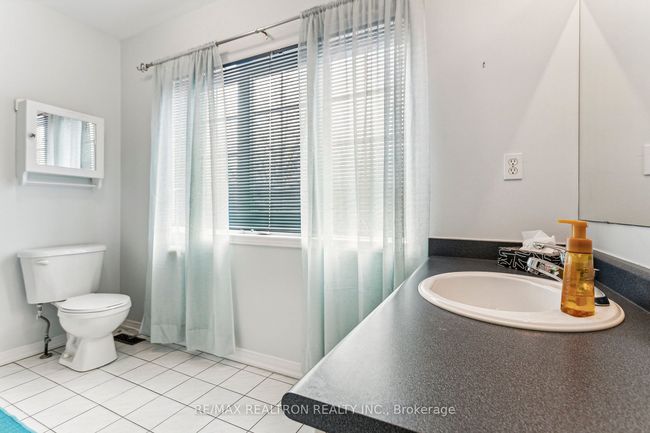 42 Queen Mary Dr, House other with 3 bedrooms, 3 bathrooms and 2 parking in Brampton ON | Image 36