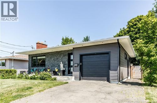 109 Upton St, Moncton, NB, E1E2Z9 | Card Image
