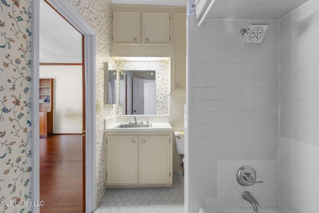 38-web-or-mls-3821 Montrose-36 | Image 32
