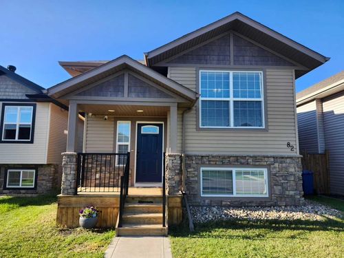 82 Harvest Close, Penhold, AB, T0M1R0 | Card Image