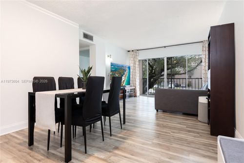 apt-201-8889 Fontainebleau Blvd, Miami, FL, 33172-4433 | Card Image