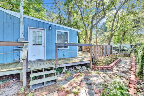 28 Hillcrest Dr, Baiting Hollow, NY, 11933-1268 | Card Image