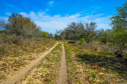 9521 Fm 1303, Floresville, TX, 78114 | Card Image