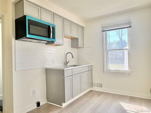 24737 Oxford St, Dearborn, MI, 48124-2468 | Card Image