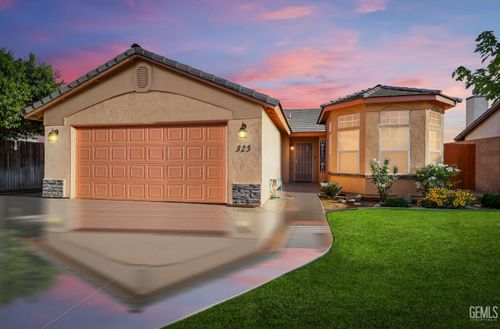 325 Redwood Meadow Dr, Bakersfield, CA, 93308-7818 | Card Image