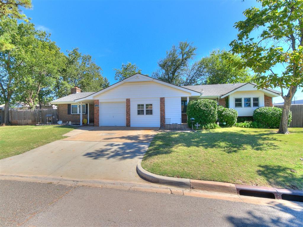 Howard Ave, Moore, OK 73160