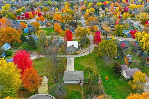 422 Mill St E, Cannon Falls, MN, 55009-2208 | Card Image