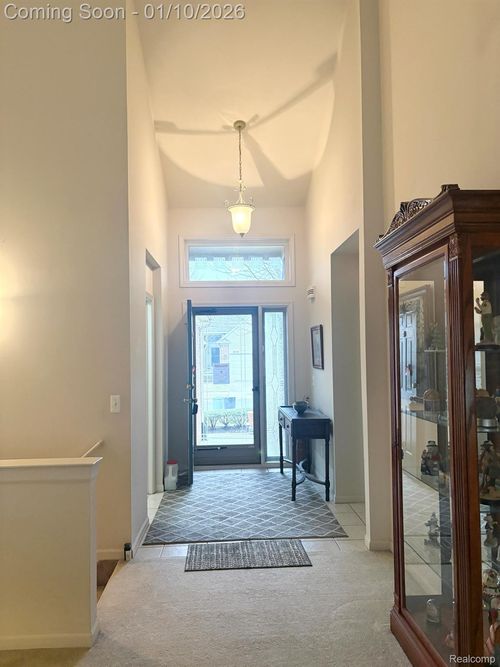 758-20782 Sleepy Hollow Dr, Macomb, MI, 48044-6332 | Card Image