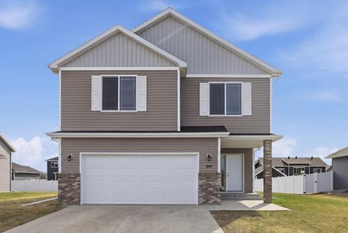 1800 41st St S, Moorhead, MN, 56560-6063 | Card Image