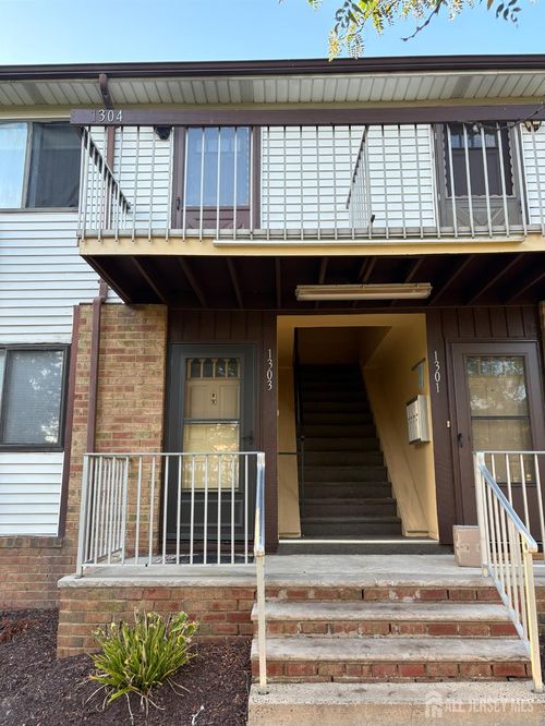 1304 Cricket Ln, Woodbridge, NJ, 07095-1593 | Card Image