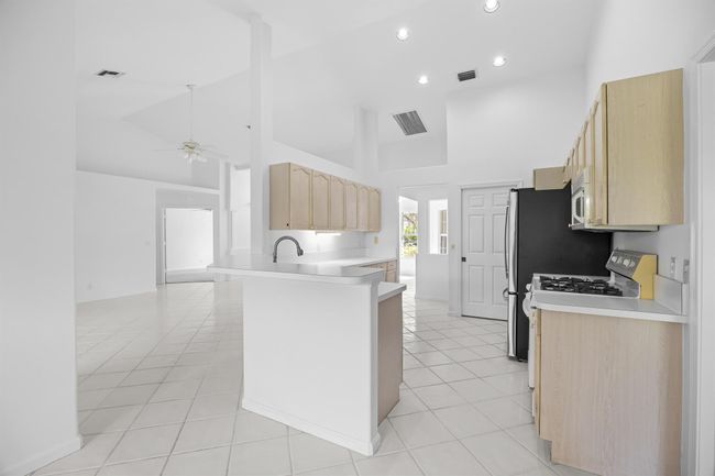 1040 Egret Circle Circle N, House other with 3 bedrooms, 2 bathrooms and null parking in Jupiter FL | Image 10
