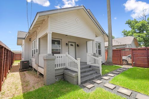 2214 Brackenridge St, Houston, TX, 77026-6953 | Card Image