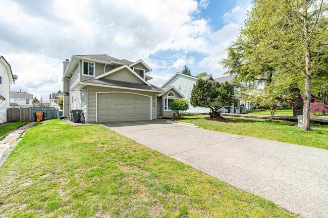 15748 96 A Avenue, House other with 3 bedrooms, 2 bathrooms and 6 parking in Surrey BC | Image 2