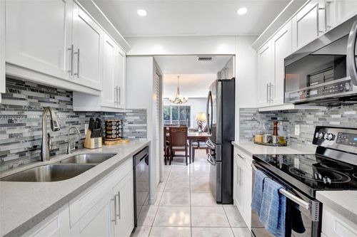 apt-312r-900 Sw 125th Way, Pembroke Pines, FL, 33027-6708 | Card Image
