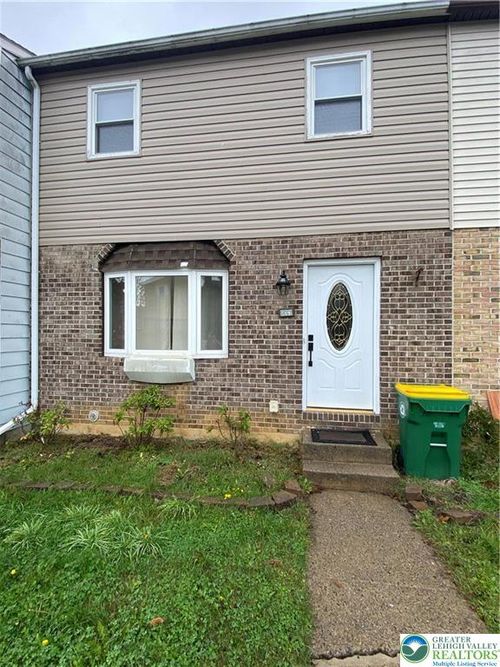 5667 Wedge Ln, ALLENTOWN, PA, 18106-9682 | Card Image