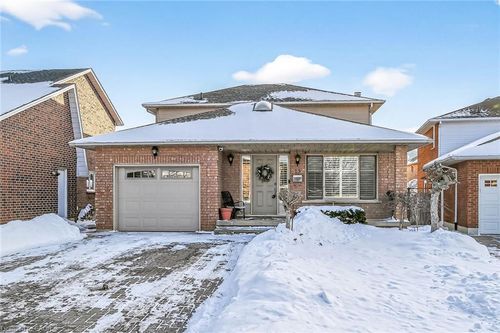 15 Gabriele Crt, Hamilton, ON, L8G5C4 | Card Image