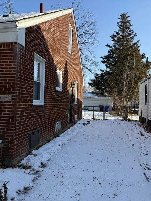 7682 Piedmont St, Detroit, MI, 48228-3328 | Card Image