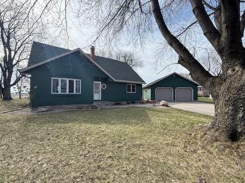 111 Beachwood Ln, Redwood Falls, MN, 56283-1307 | Card Image