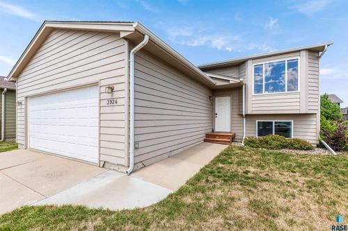 3924 W 92nd St Street, Sioux Falls, SD, 57108 | Card Image