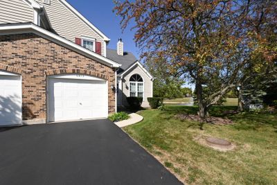 6870 Hampton Circle, Townhouse with 3 bedrooms, 1 bathrooms and 1 parking in Gurnee IL | Image 2