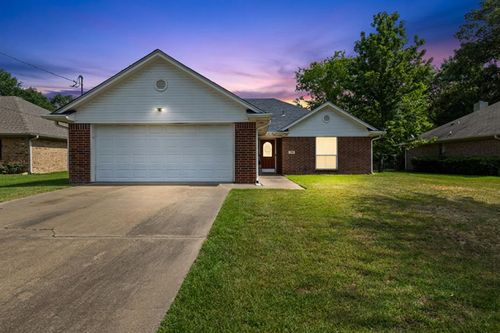 109 W Reynolds St, White Oak, TX, 75693-1409 | Card Image