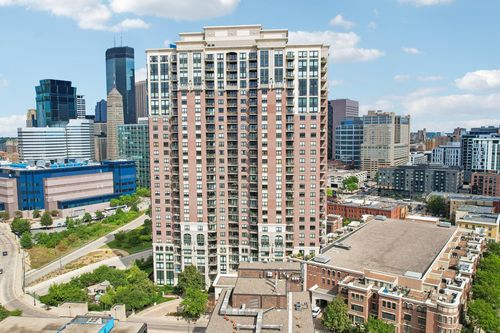 311-500 E Grant St, Minneapolis, MN, 55404-1427 | Card Image