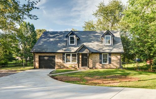 240 Maplewood Dr, Clarksville, TN, 37042-3370 | Card Image