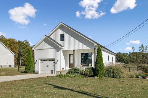 393 Pruett Rd, Dickson, TN, 37055-4515 | Card Image