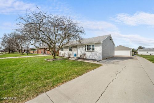 1320 Superior St, Genoa, OH, 43430-1318 | Card Image