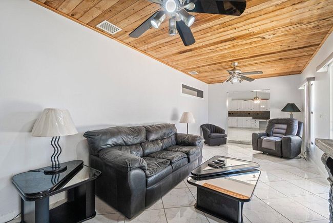 61 W Rubber Tree Dr, House other with 3 bedrooms, 2 bathrooms and null parking in Lake Worth FL | Image 21