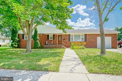 50 E Vine St, GIBBSTOWN, NJ, 08027-1155 | Card Image