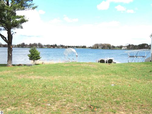 1062 Castle Dr, Lake Isabella, MI, 48893-9366 | Card Image