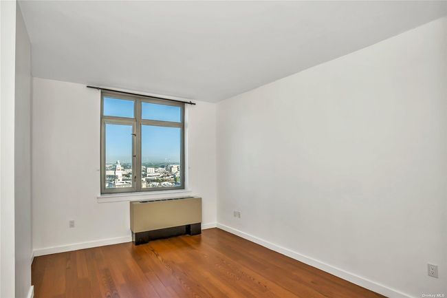APT-1806 - 40 College Point Blvd, Condo with 2 bedrooms, 2 bathrooms and null parking in Flushing NY | Image 4