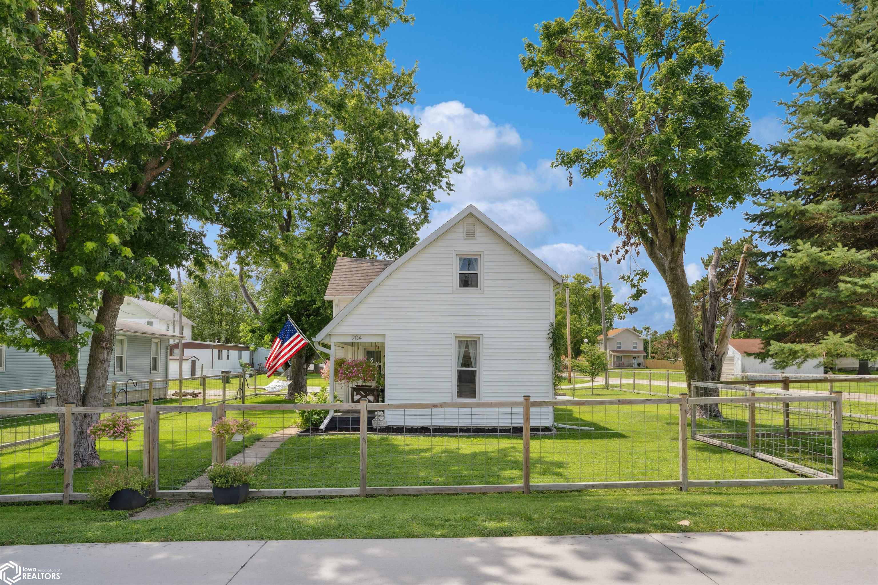 Middle St, Mediapolis, IA 52637