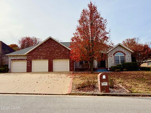 318 Foxfire Ct, Joplin, MO, 64801-1620 | Card Image