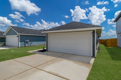 395 Bull Lake Cir, Buda, TX, 78610-1297 | Card Image