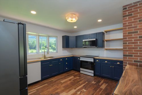 1141 Burgess Rd, Bennington, VT, 05201-8944 | Card Image