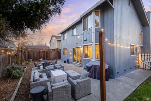 207 Othello Ct, Windsor, CA, 95492-8530 | Card Image