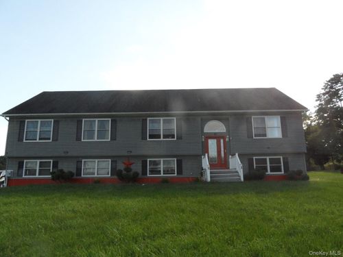 26 Winters Ln, Middletown, NY, 10940-7483 | Card Image