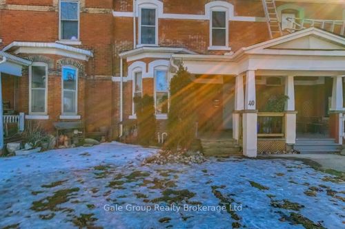 40 Vansittart Ave, Woodstock, ON, N4S6E2 | Card Image