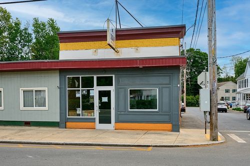 130 Cottage St, Easthampton, MA, 01027-1621 | Card Image