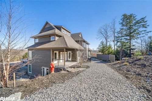 301-2 Tree Tops Lane, Huntsville, ON, P1H0B8 | Card Image